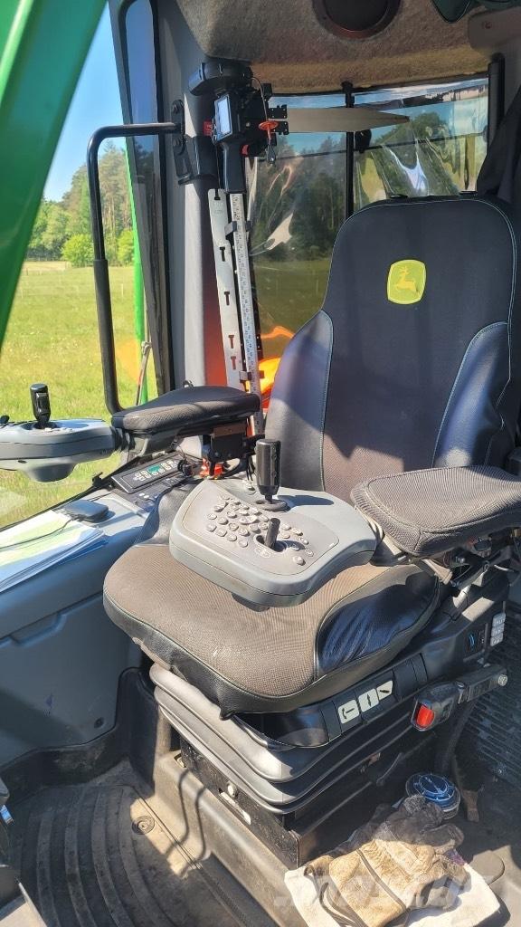 John Deere 1270 G Betakarítók