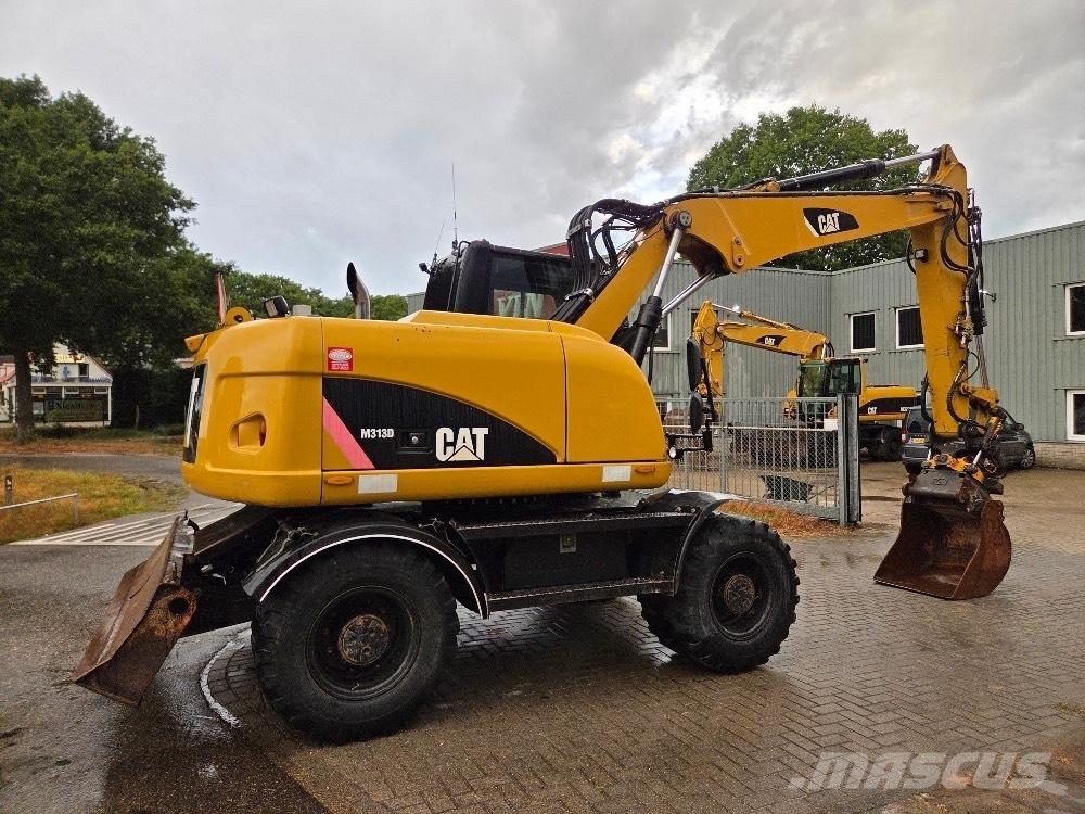 CAT M313D Gumikerekes kotrók