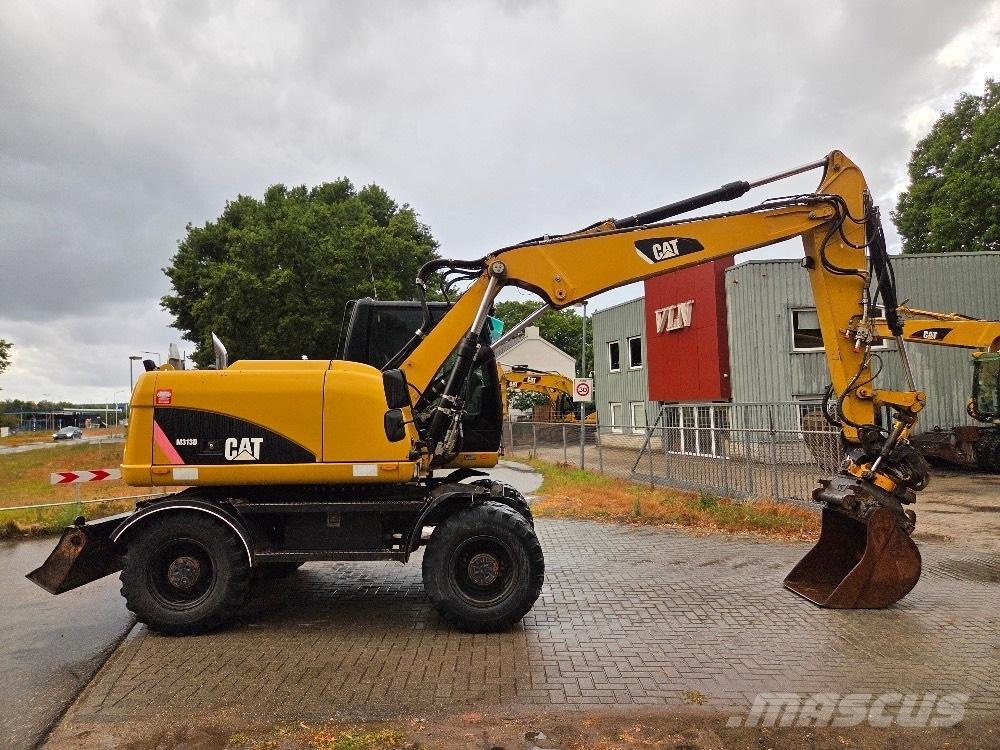 CAT M313D Gumikerekes kotrók