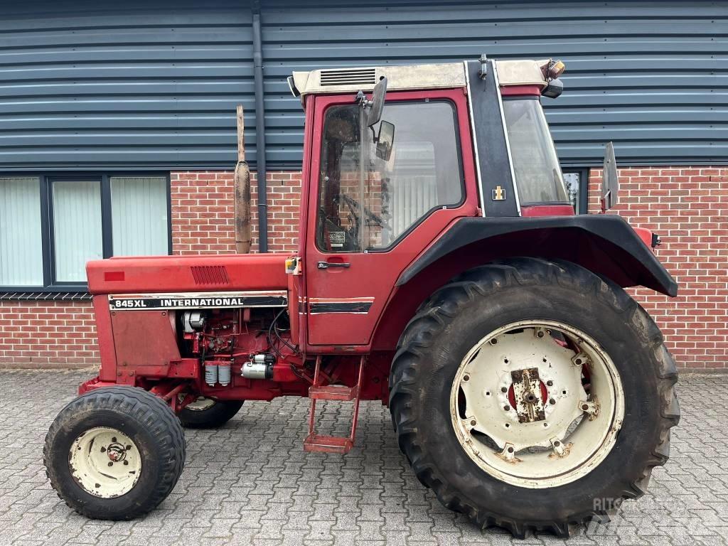 International 845 XL Traktorok