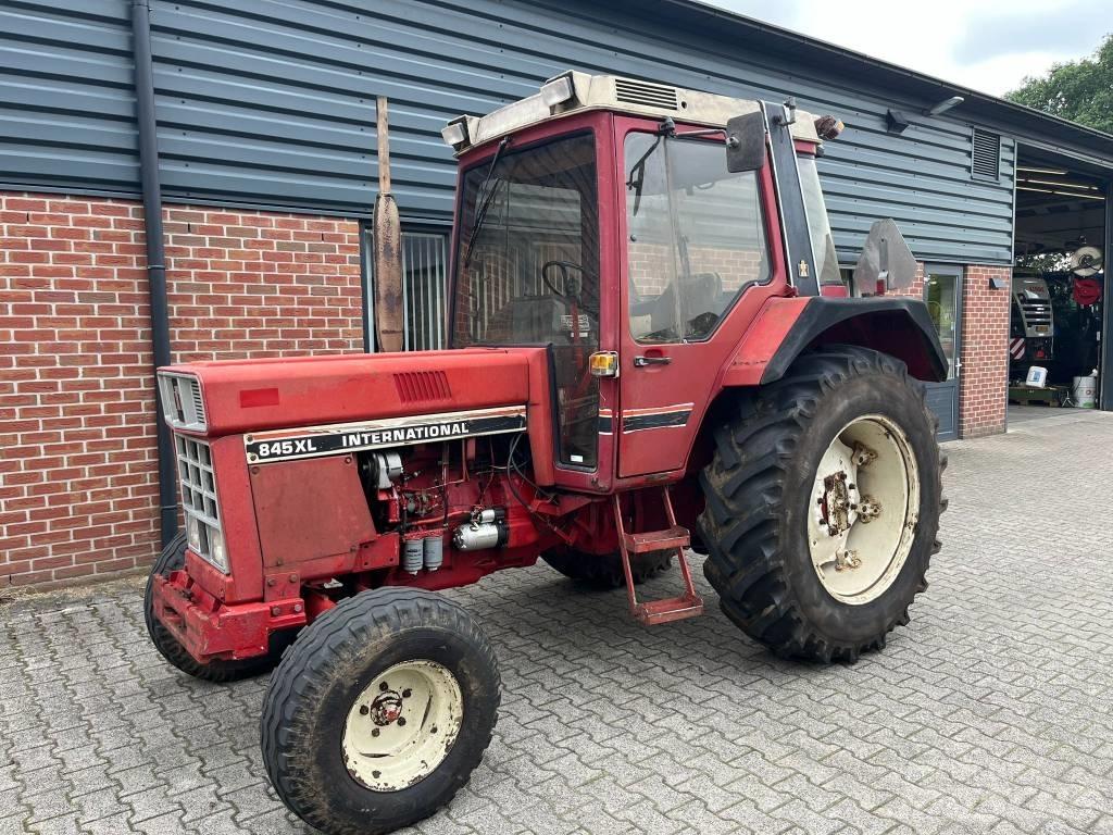 International 845 XL Traktorok