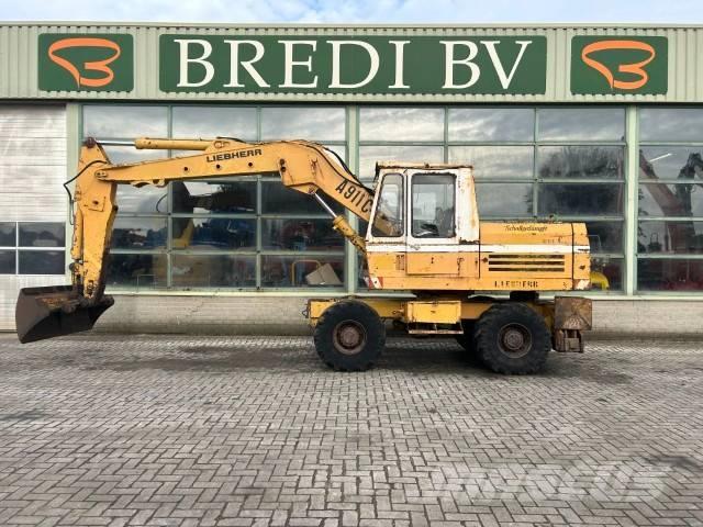 Liebherr A 911 C Gumikerekes kotrók