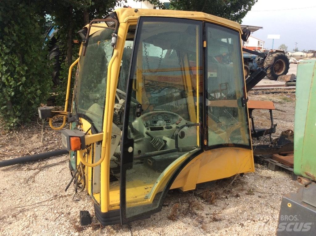 Komatsu W93r Vezetőfülke és belső tartozékok