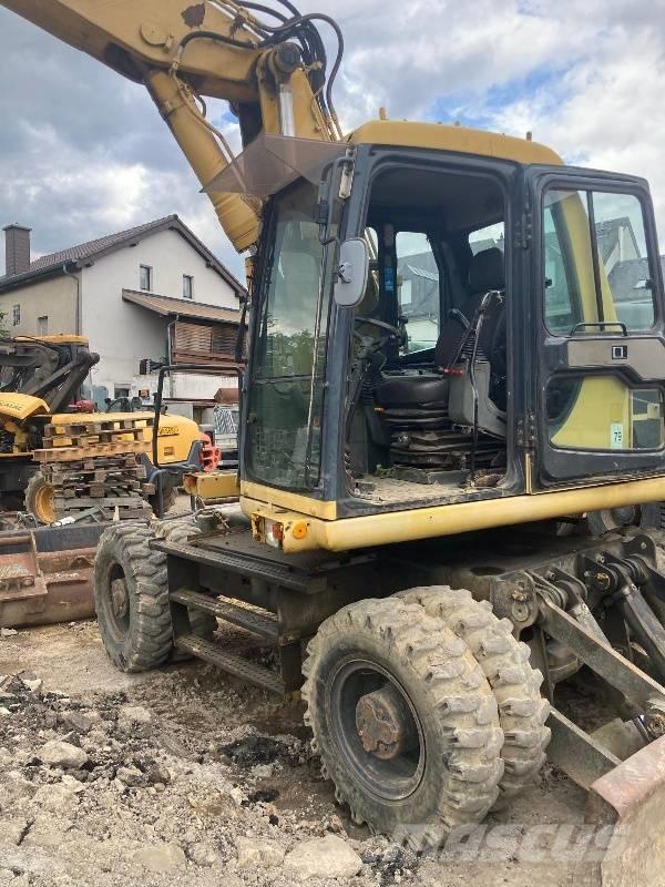 Komatsu PW 170 ES-6K Gumikerekes kotrók
