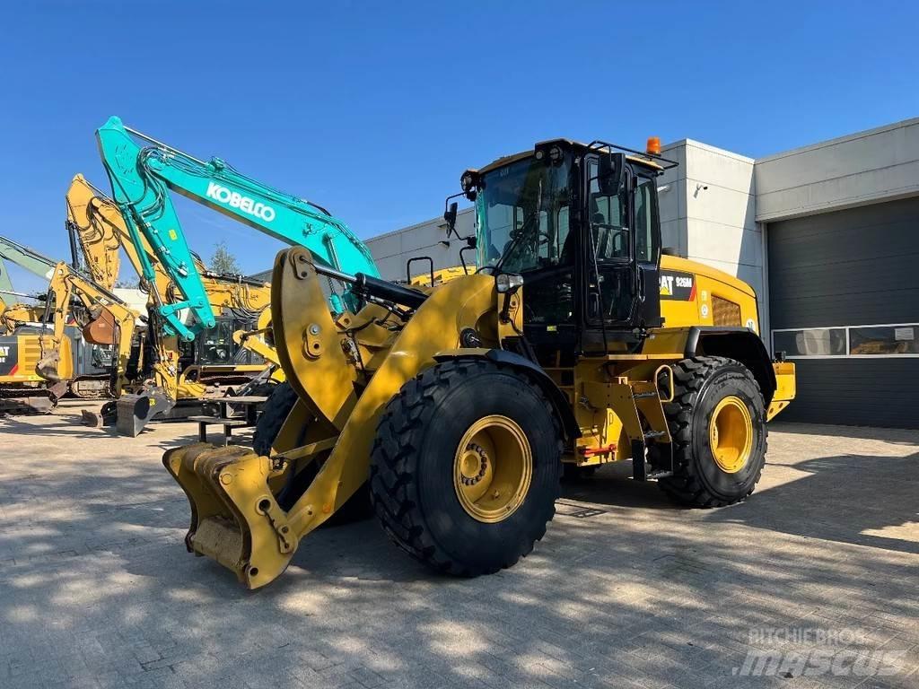 CAT 926M Gumikerekes homlokrakodók