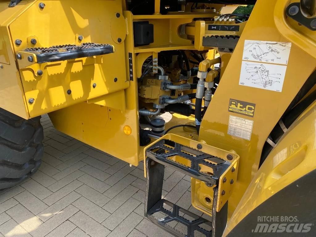 CAT 926M Gumikerekes homlokrakodók