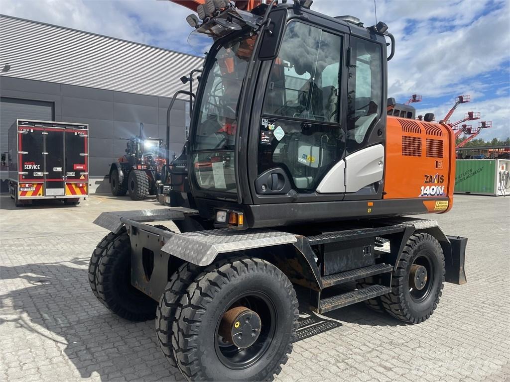 Hitachi ZX 140 W-6 Gumikerekes kotrók