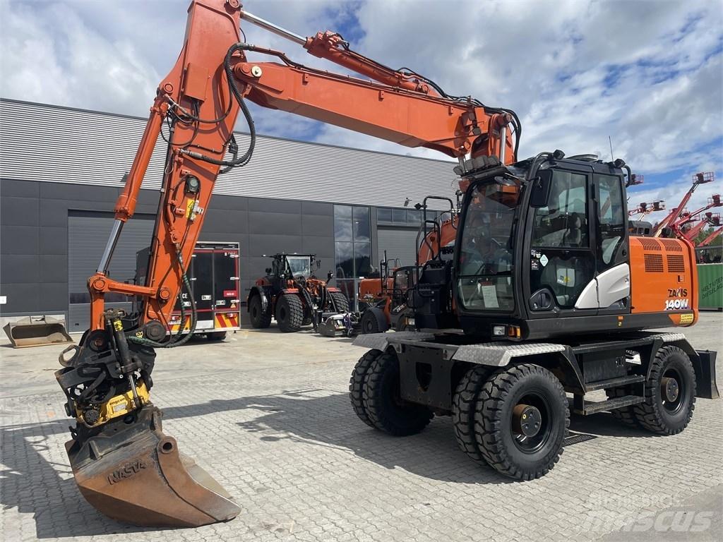 Hitachi ZX 140 W-6 Gumikerekes kotrók