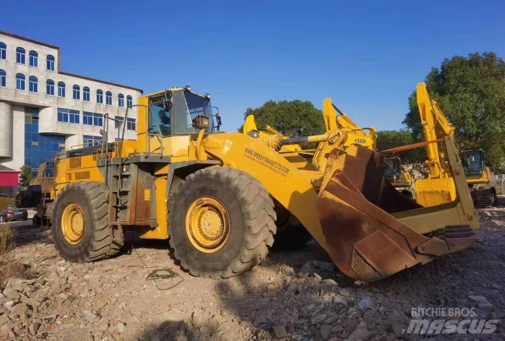 Komatsu WA 600 Gumikerekes homlokrakodók