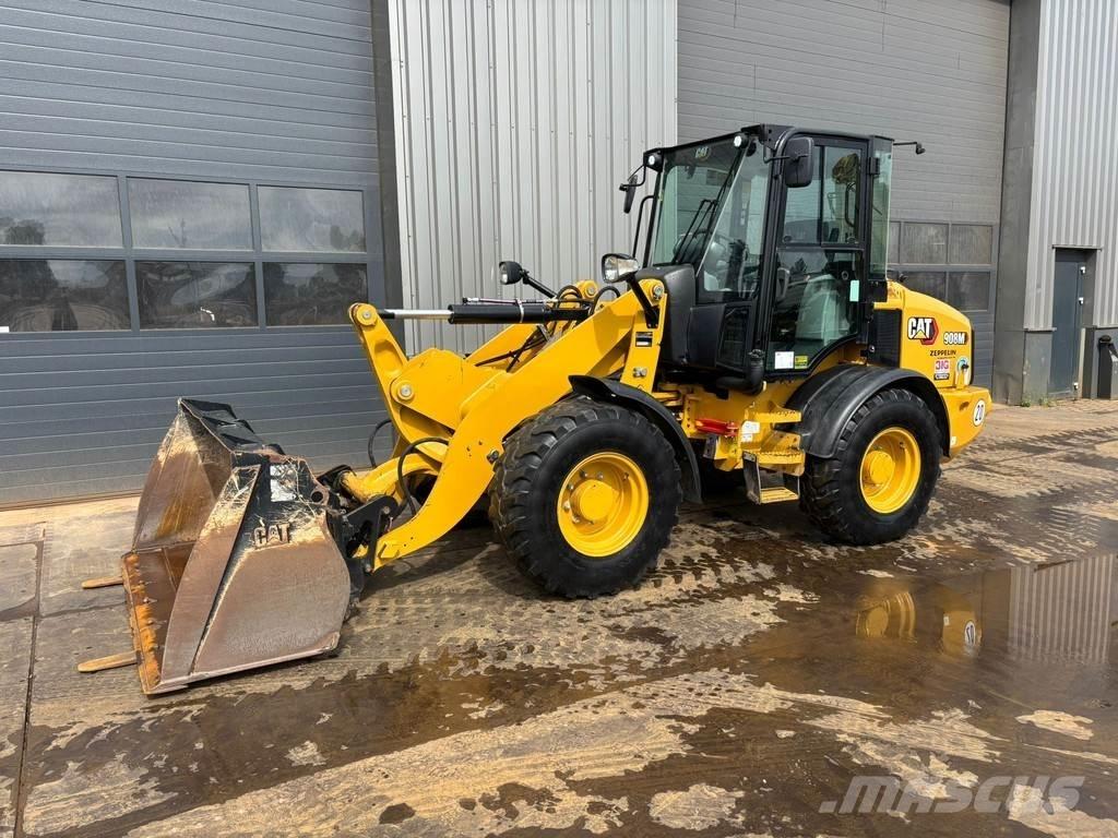 CAT 908M Gumikerekes homlokrakodók