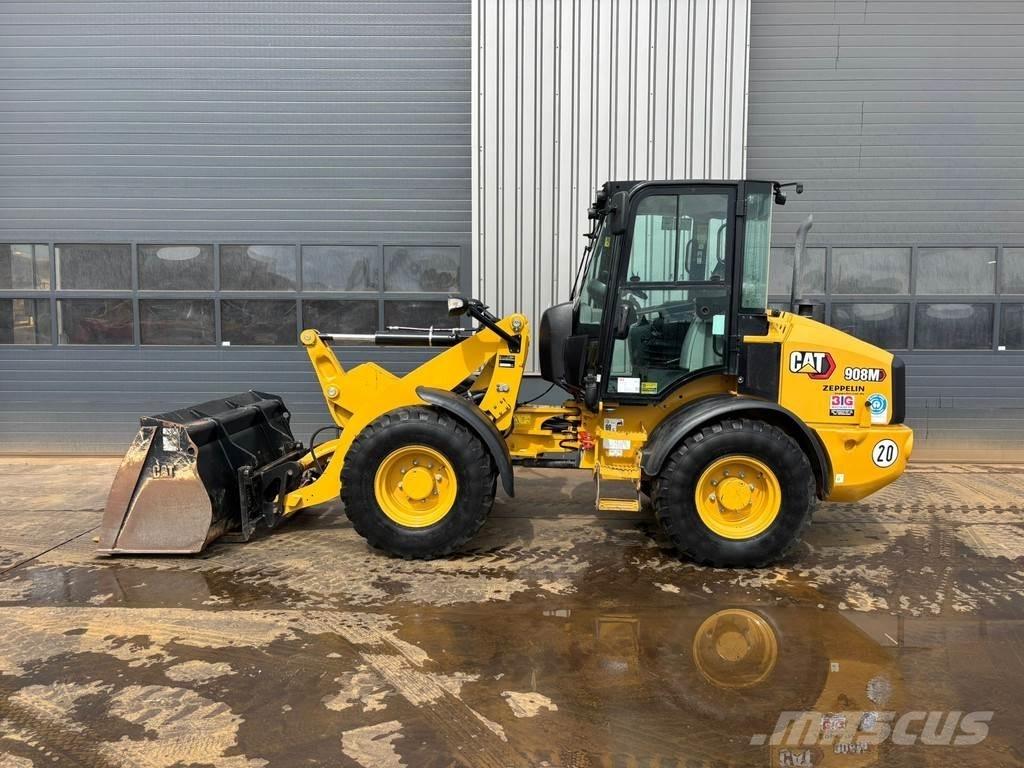 CAT 908M Gumikerekes homlokrakodók