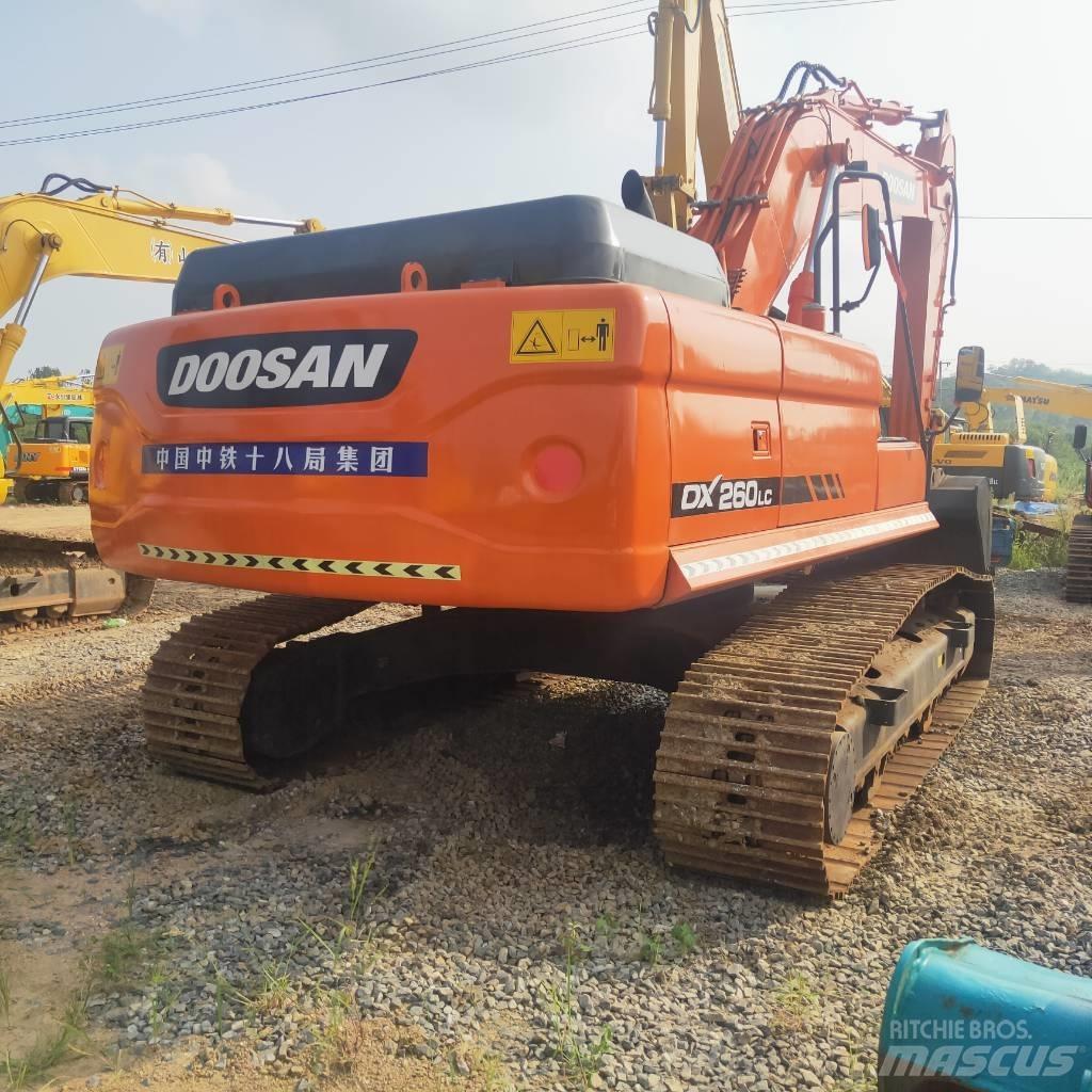 Doosan DX260LC Lánctalpas kotrók