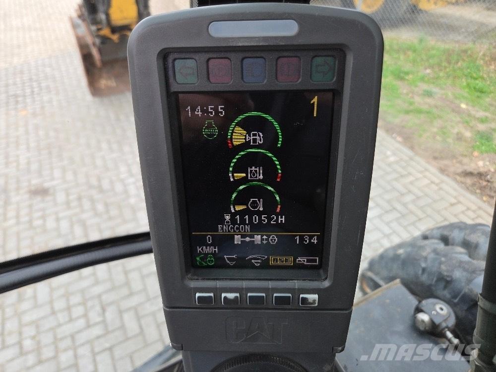 CAT M313D Gumikerekes kotrók