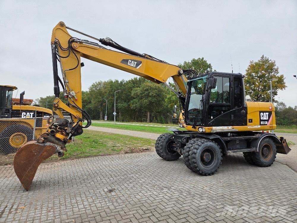 CAT M313D Gumikerekes kotrók
