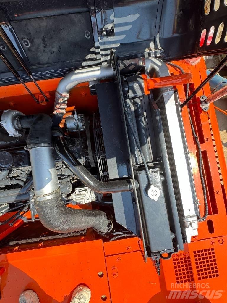 Doosan DX 300 LC Lánctalpas kotrók