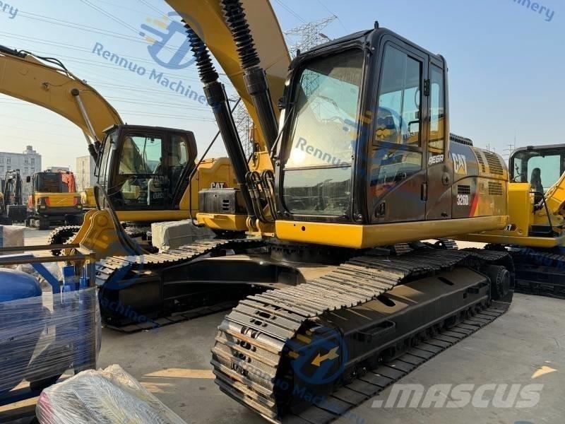 CAT 326D2 Lánctalpas kotrók