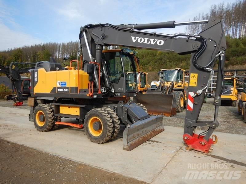 Volvo EW 220 E Gumikerekes kotrók