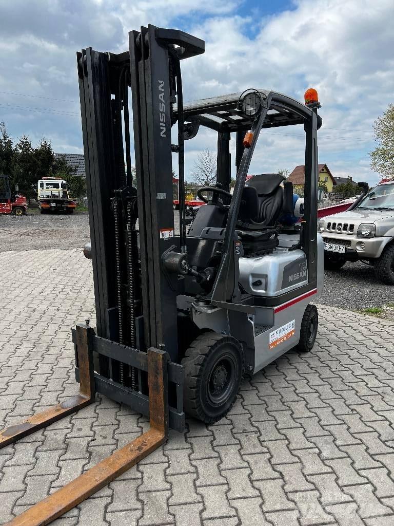 Nissan P1D1A18LQ Gázüzemű targoncák