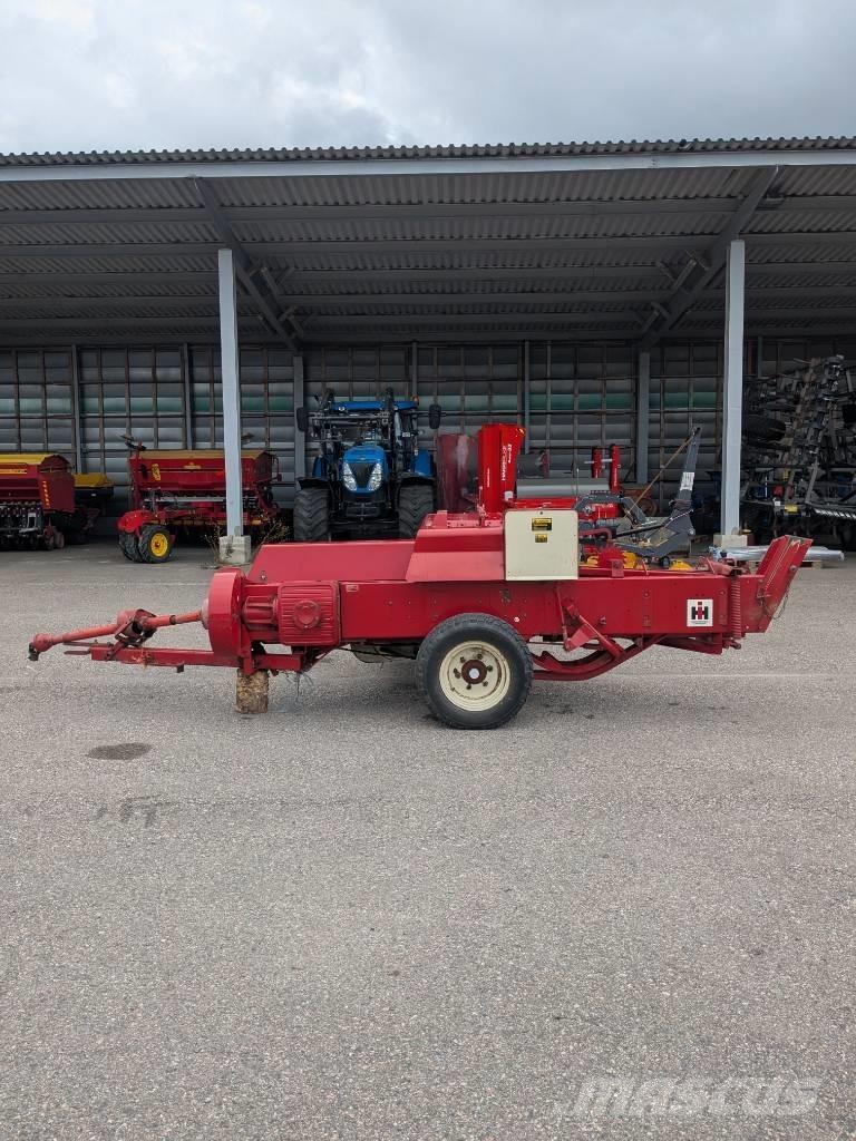 International 430 T Szögletes bálázók