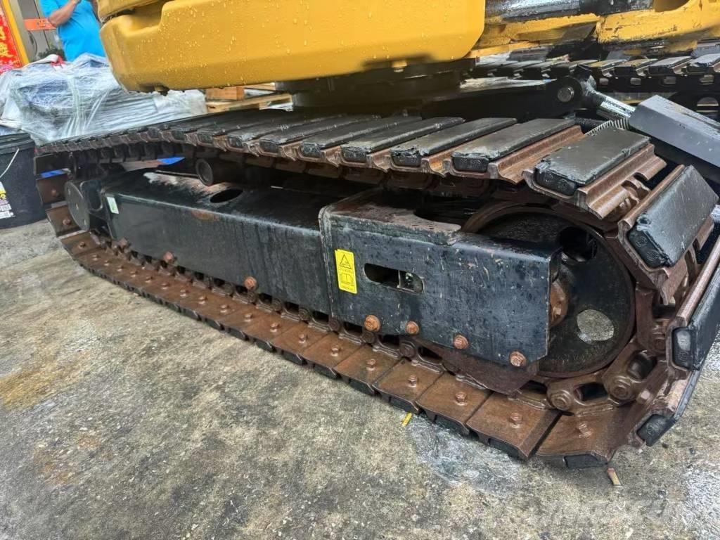 CAT 304 CR Mini kotrók < 7t