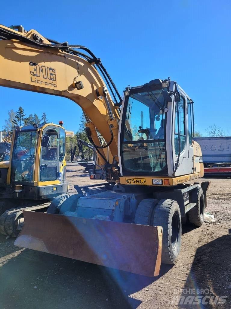 Liebherr 316 Gumikerekes kotrók