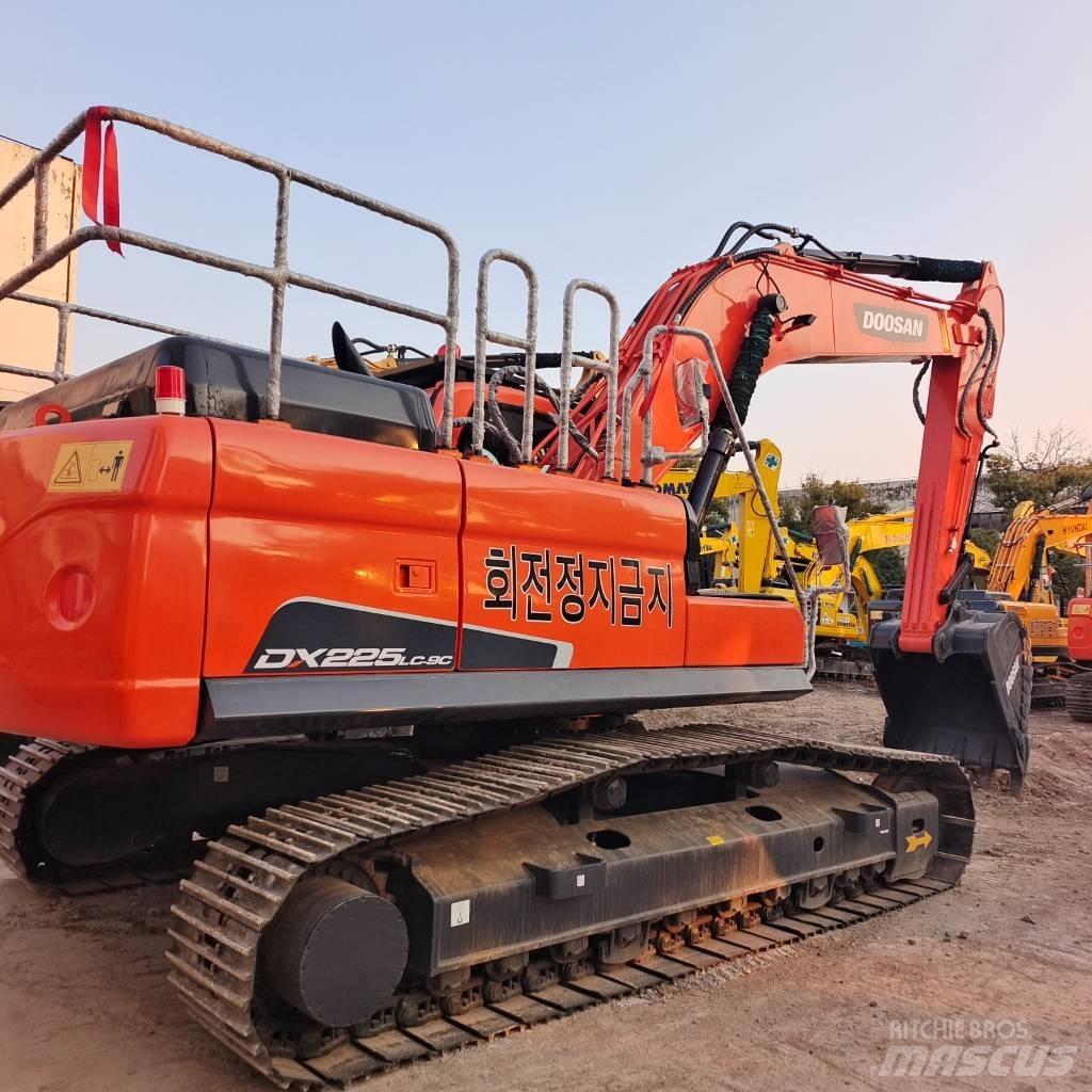 Doosan 225 LC Lánctalpas kotrók