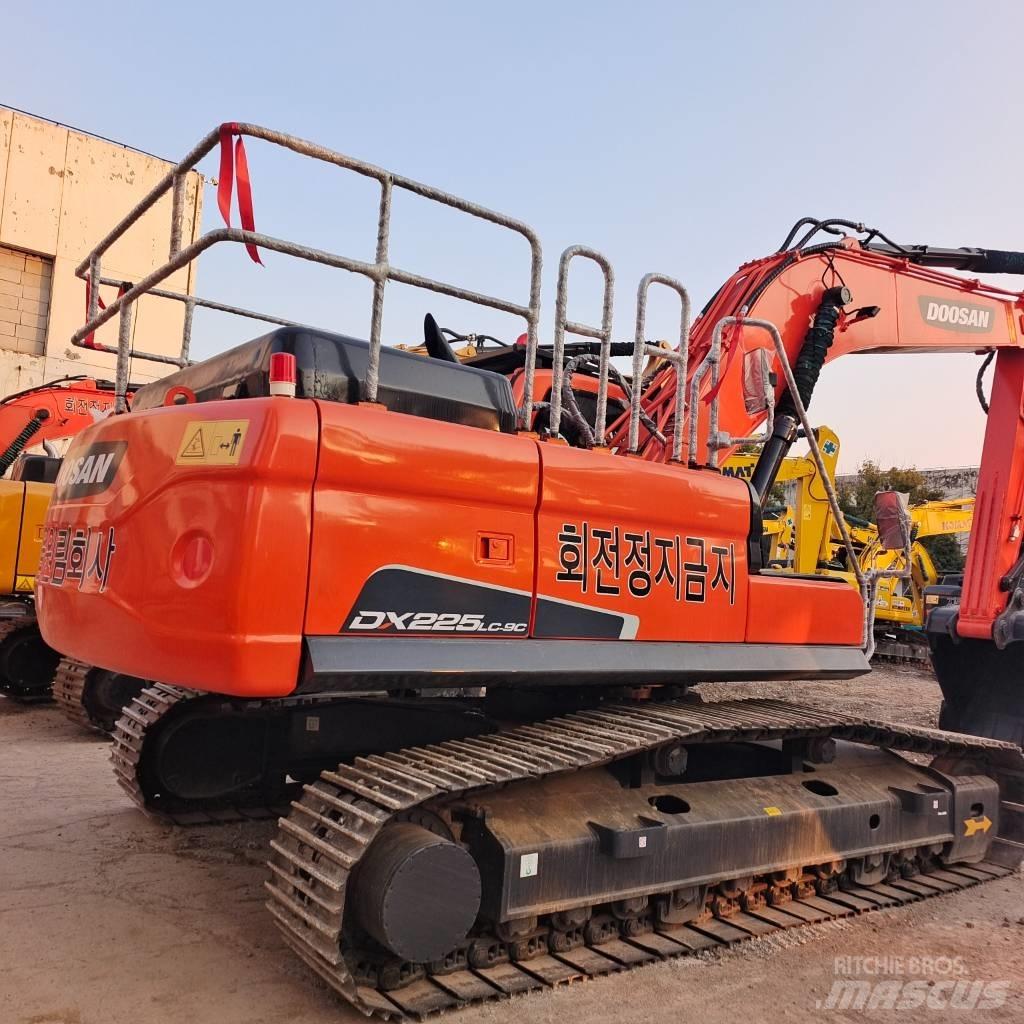 Doosan 225 LC Lánctalpas kotrók