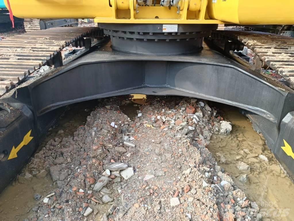 Komatsu PC 200-8 Lánctalpas kotrók