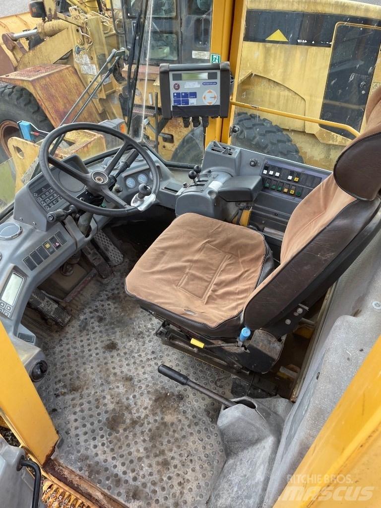Volvo L90C Gumikerekes homlokrakodók