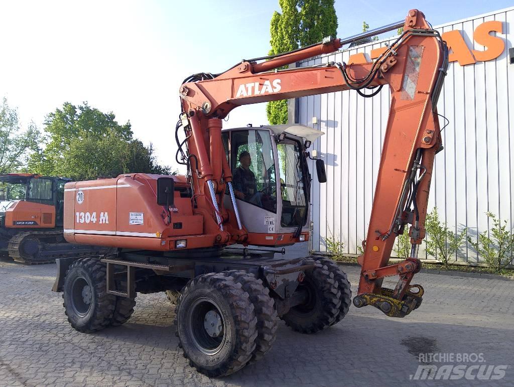 Atlas AB1304M Gumikerekes kotrók