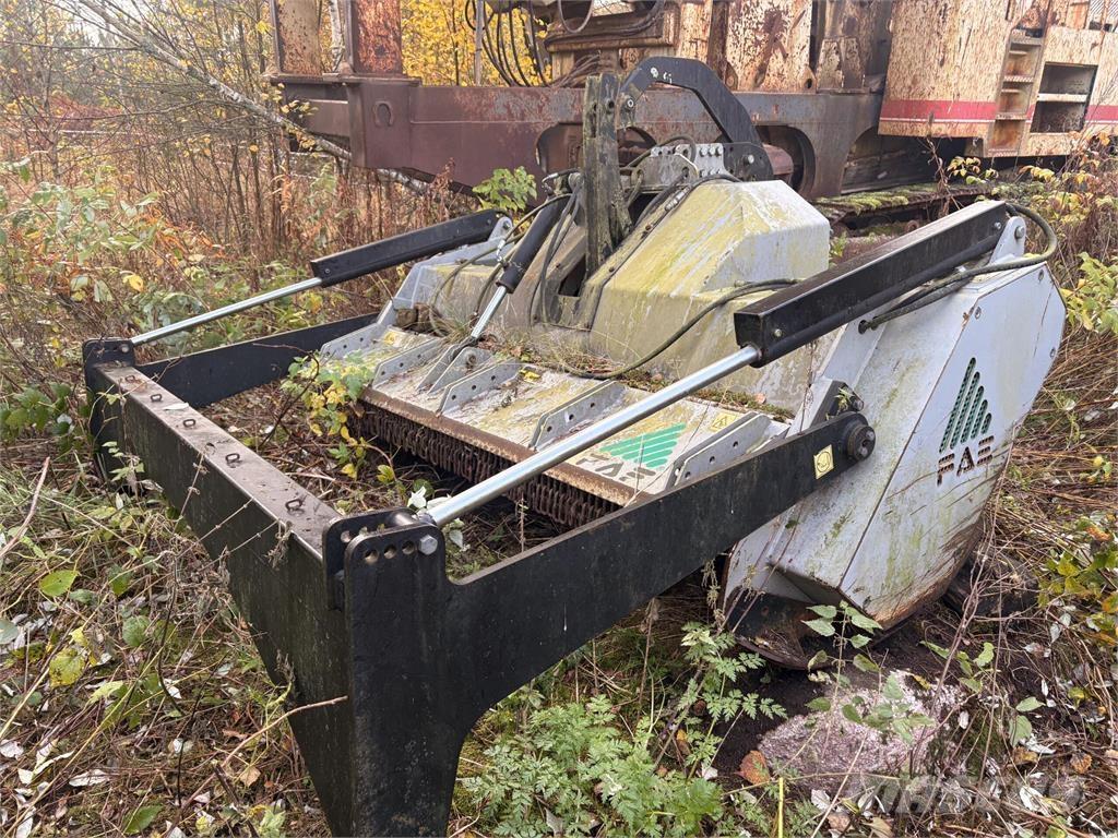 FAE UMM/S 225-130 Szárzúzók és fűkaszák