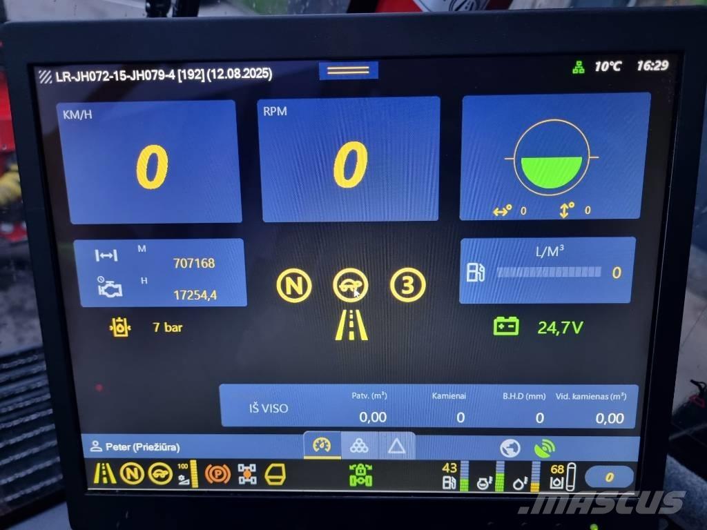 Komatsu 931 XC Betakarítók