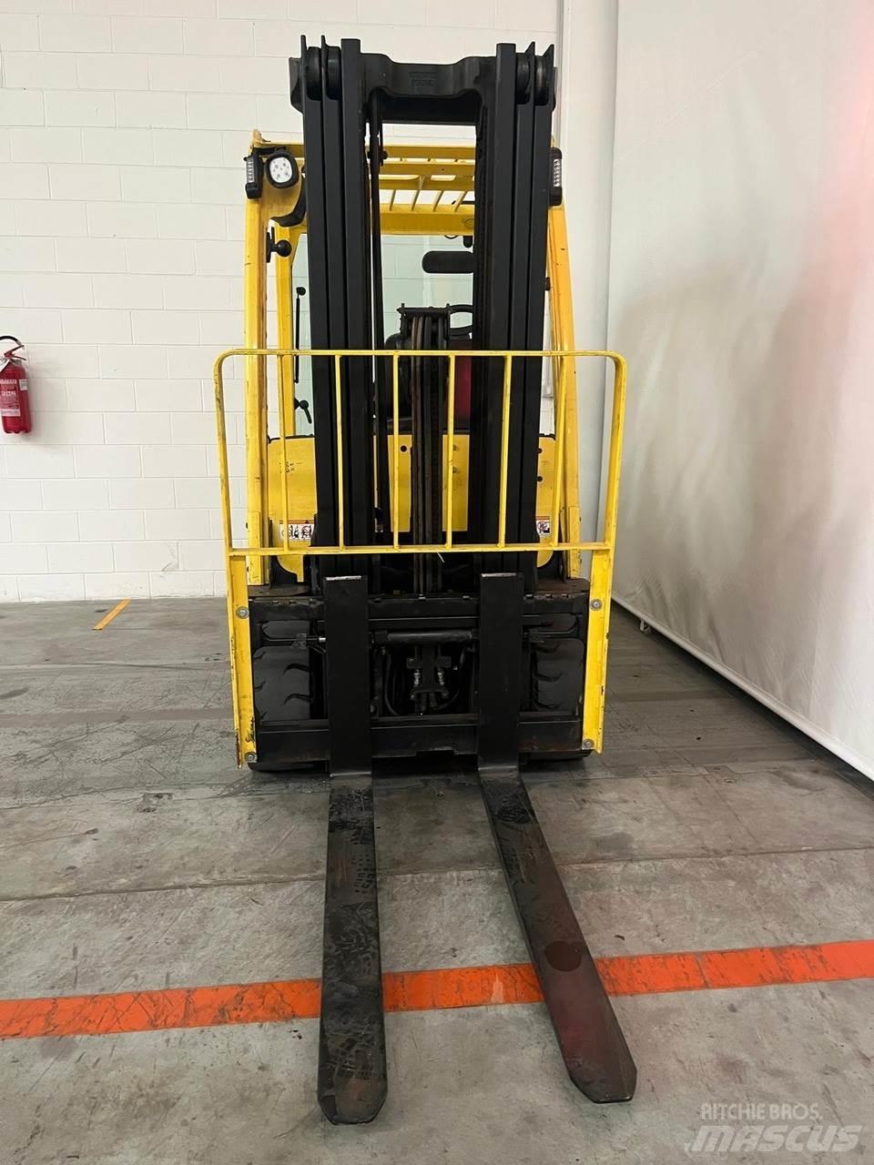 Hyster J3.5XN Elektromos targoncák
