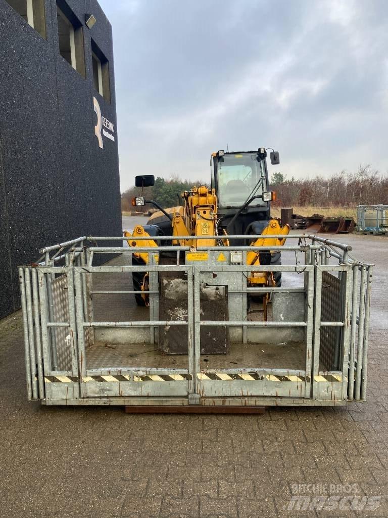 JCB 540-140 Teleszkópos rakodók