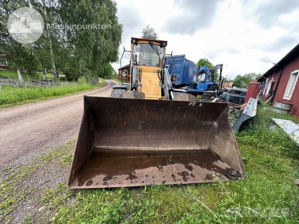 Volvo BM 4300 Gumikerekes homlokrakodók