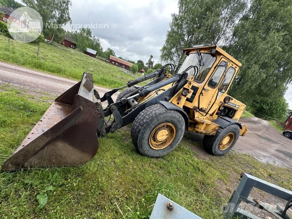 Volvo BM 4300 Gumikerekes homlokrakodók