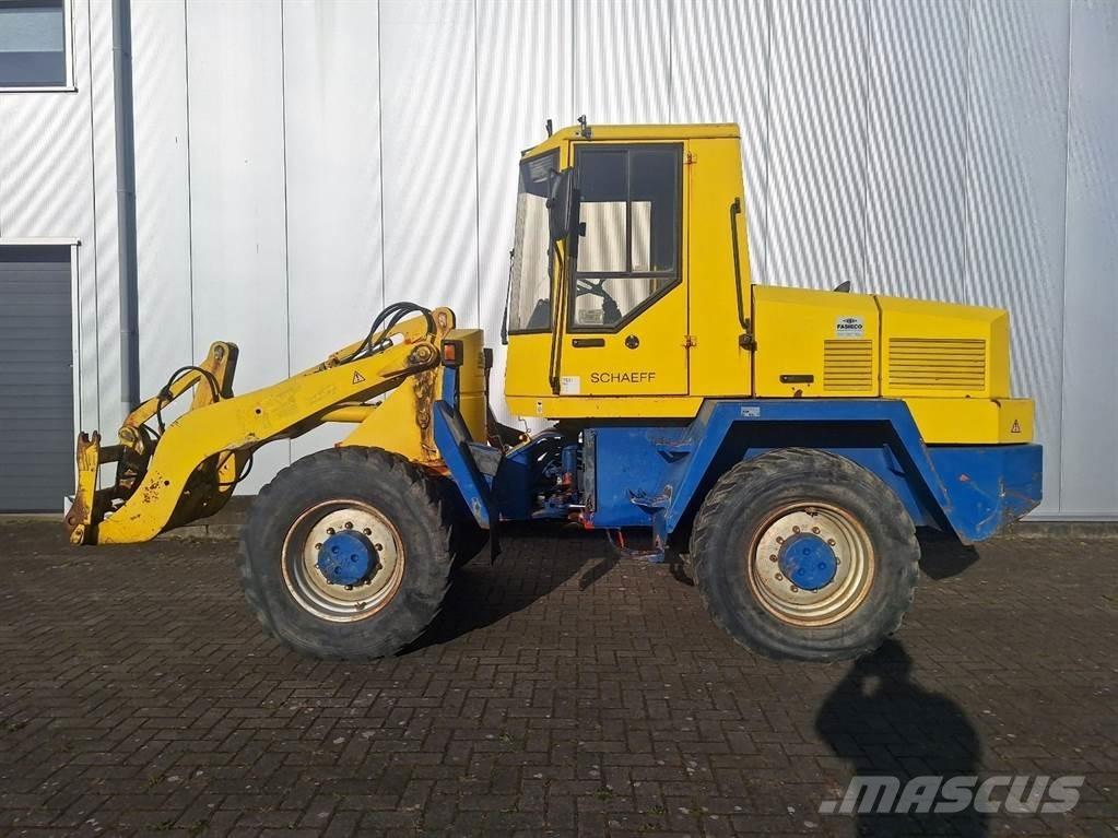 Schaeff SKS 661 Gumikerekes homlokrakodók