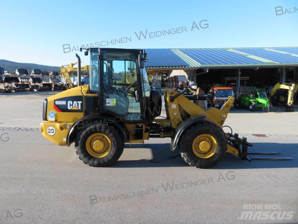 CAT 906M Gumikerekes homlokrakodók