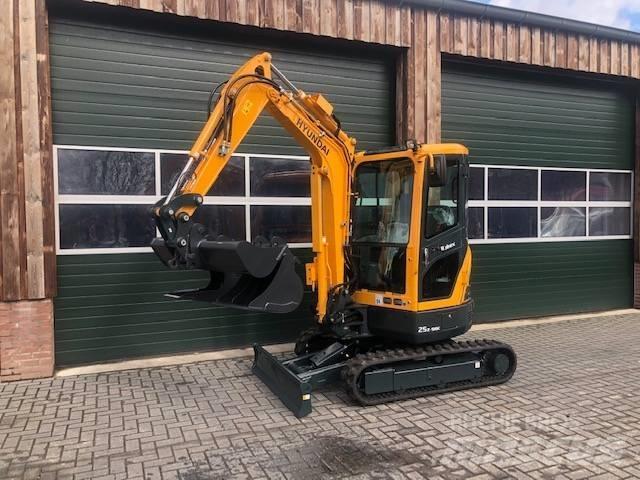 Hyundai R25Z-9AK Mini kotrók < 7t