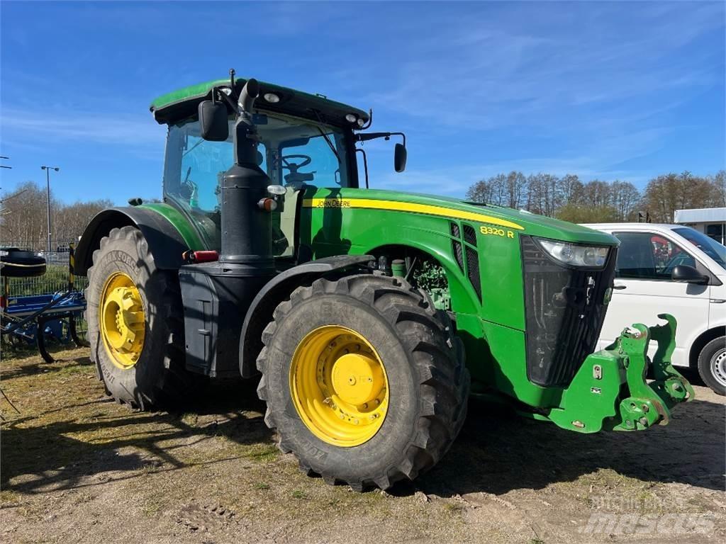 John Deere 8320 R Traktorok