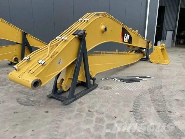 CAT 323D 18m Set Kotrók