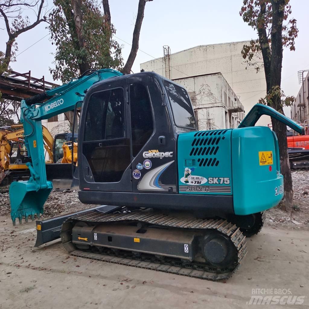 Kobelco SK75 Közepes (midi) kotrók 7 t - 12 t