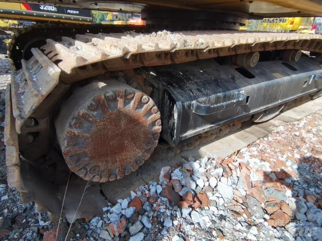 CAT 320 Közepes (midi) kotrók 7 t - 12 t