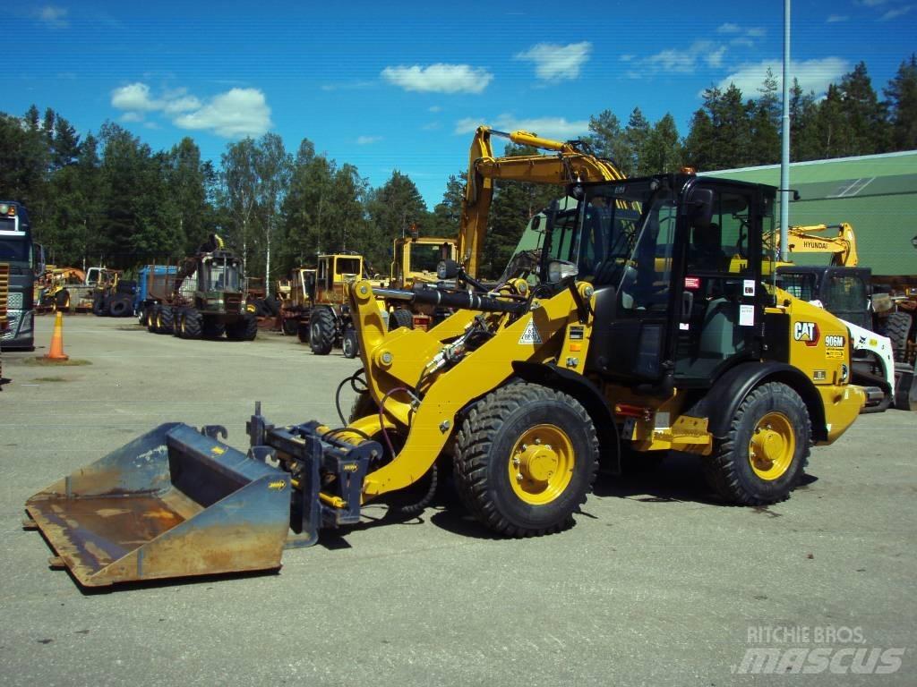 CAT 906 M Gumikerekes homlokrakodók