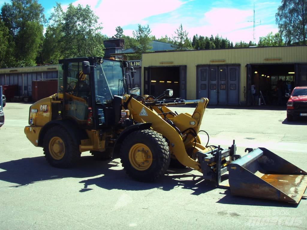 CAT 906 M Gumikerekes homlokrakodók