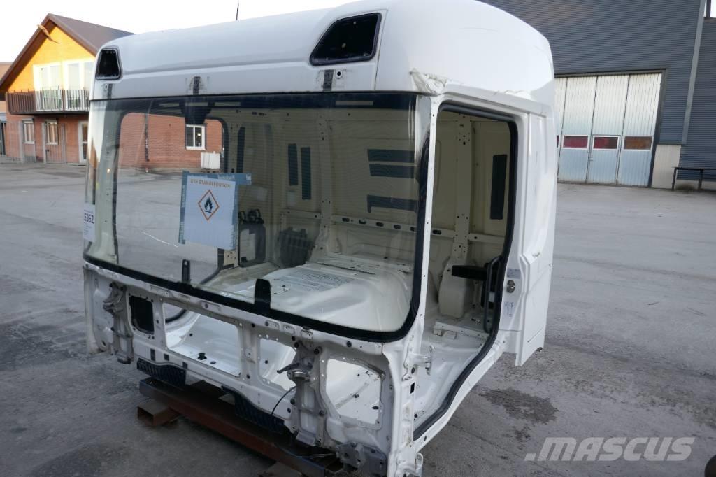 Scania P 410 Vezetőfülke és belső tartozékok