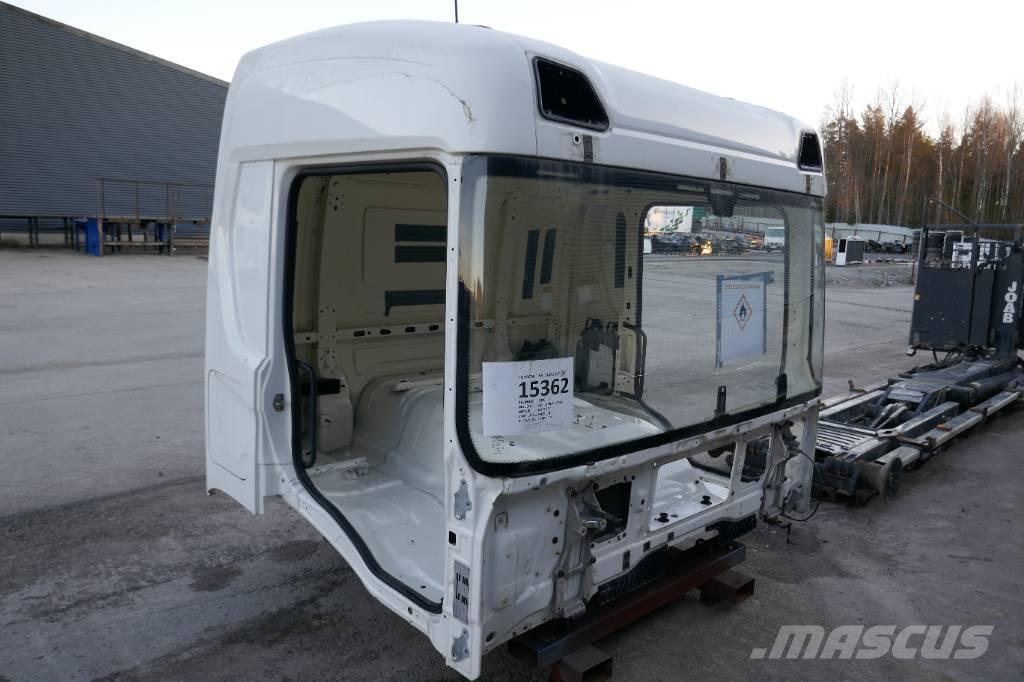 Scania P 410 Vezetőfülke és belső tartozékok