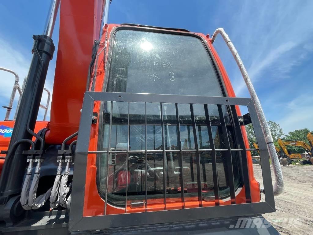Doosan DX 300 LC Lánctalpas kotrók