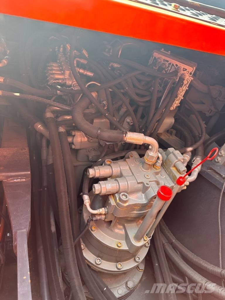 Hitachi ZX200 Lánctalpas kotrók