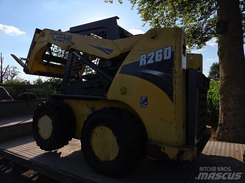 Gehl R 260 DEFECT!! Kompaktrakodók